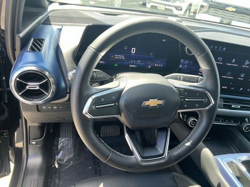 Used 2025 Chevrolet Equinox EV LT w/ Convenience Package image 11