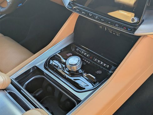 Used 2023 Jeep Grand Wagoneer Series III image 9