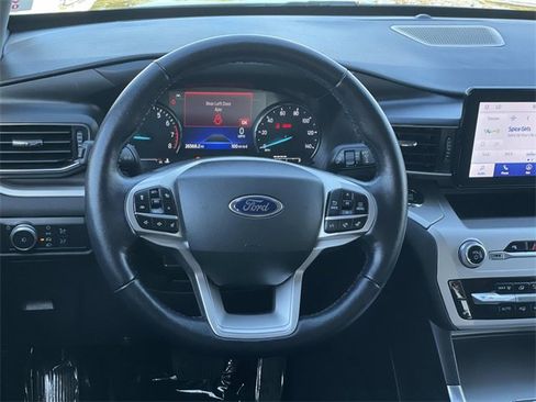 Certified 2022 Ford Explorer XLT w/ Equipment Group 202A image 8