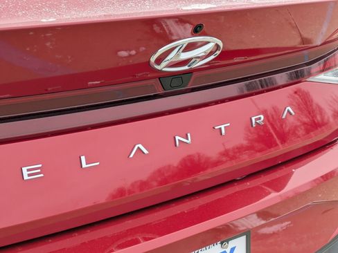 Used 2022 Hyundai Elantra SEL image 26