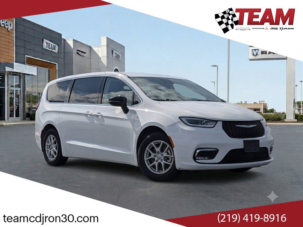 Used 2024 Chrysler Pacifica Touring-L FWD image 1