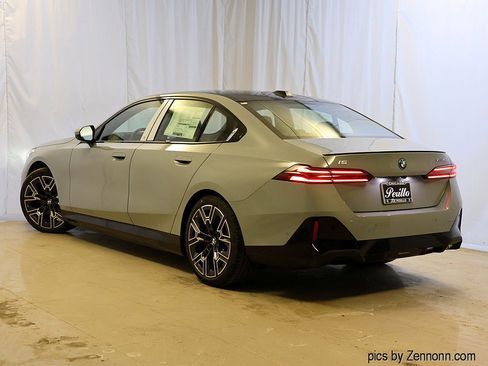 Used 2026 BMW i5 eDrive40 w/ M Sport Package AWD/4WD image 3