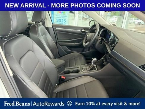 Used 2024 Volkswagen Jetta SE w/ Panoramic Sunroof Package FWD image 6