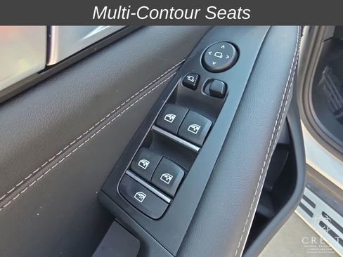 Used 2025 BMW X5 xDrive50e image 9