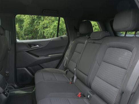 Used 2026 Chevrolet Equinox LT FWD image 11