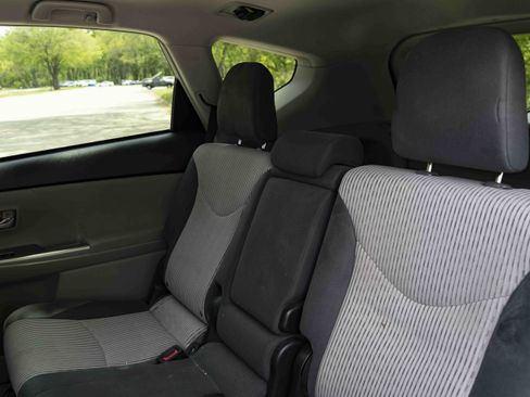 Used 2017 Toyota Prius V Three image 18