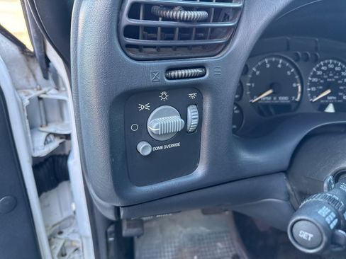 Used 2002 Chevrolet S10 Pickup LS w/ LS Preferred Equipment Group image 11