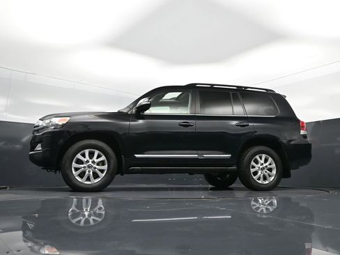 Used 2016 Toyota Land Cruiser image 42