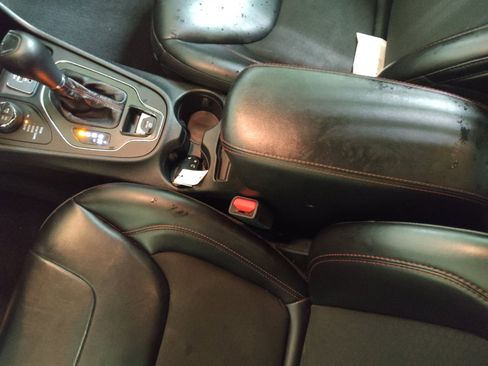 Used 2021 Jeep Cherokee Trailhawk image 26