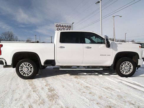 Used 2022 Chevrolet Silverado 2500 High Country w/ Safety Package II image 8
