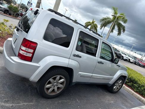 Used 2012 Jeep Liberty Sport RWD image 4