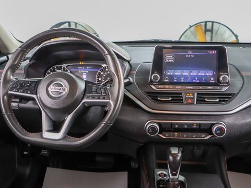 Used 2022 Nissan Altima 2.5 SR FWD image 17