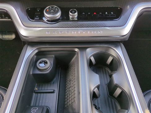 New 2025 Ford Expedition Platinum w/ Stealth Performance Package image 19