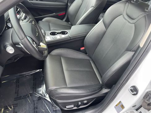 Used 2025 Genesis G70 2.5T image 37