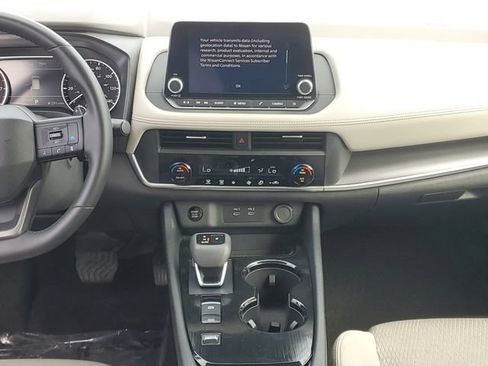 Used 2025 Nissan Rogue SV FWD image 20