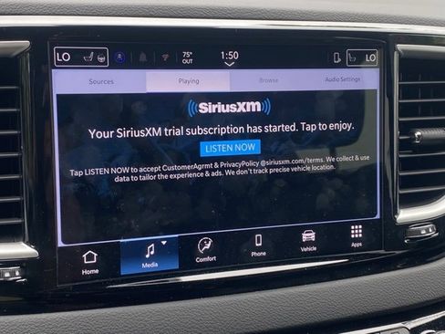 Used 2025 Chrysler Voyager LX image 20