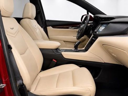Used 2017 Cadillac XT5 Luxury w/ Driver Awareness Package AWD/4WD image 17