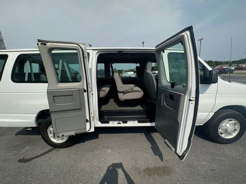 Used 2010 Ford E-350 and Econoline 350 XLT image 14