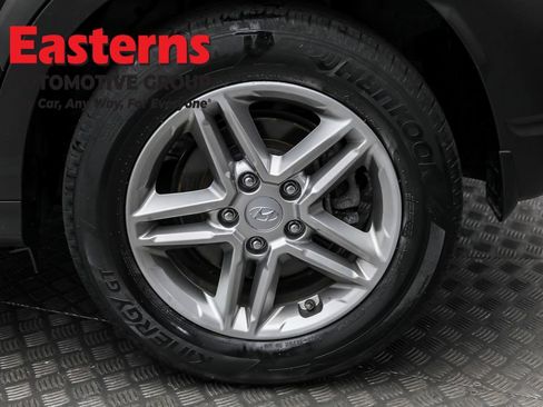 Used 2022 Hyundai Kona SE w/ Winter Weather Package image 8