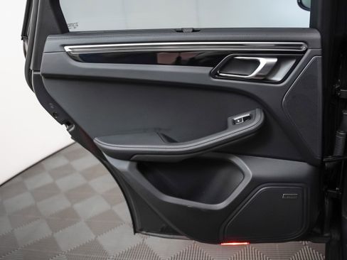 Used 2025 Porsche Macan image 26