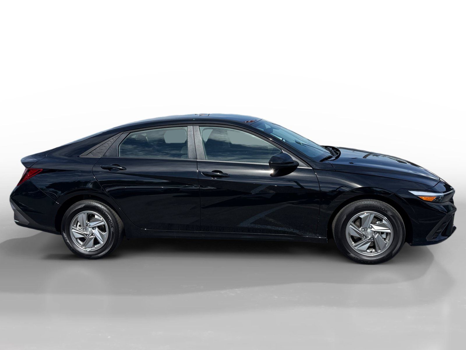 Certified 2026 Hyundai Elantra SE FWD image 6