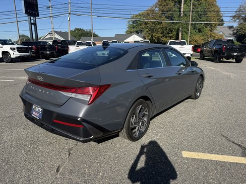 Used 2025 Hyundai Elantra SEL FWD image 3