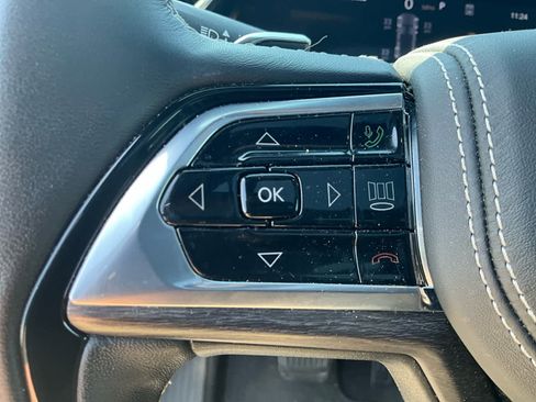 Used 2023 Jeep Grand Cherokee Overland w/ Adv Protech Group III AWD/4WD image 22