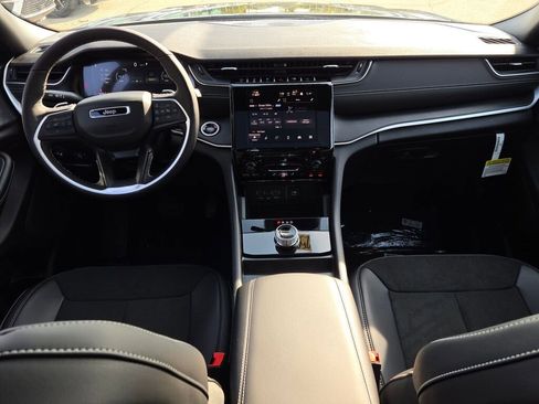 New 2025 Jeep Grand Cherokee Altitude image 20