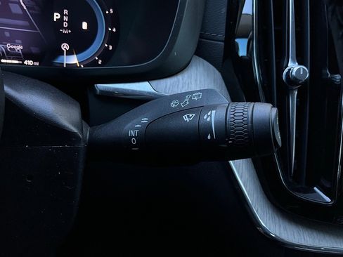 Used 2022 Volvo XC60 B5 Inscription w/ Advanced Package image 40