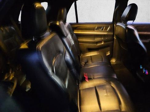 Used 2018 Ford Explorer XLT image 19