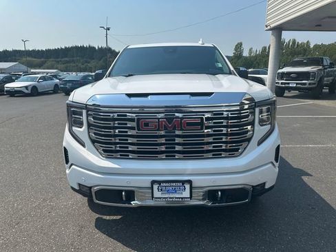 Used 2024 GMC Sierra 1500 Denali w/ Technology Package AWD/4WD image 7
