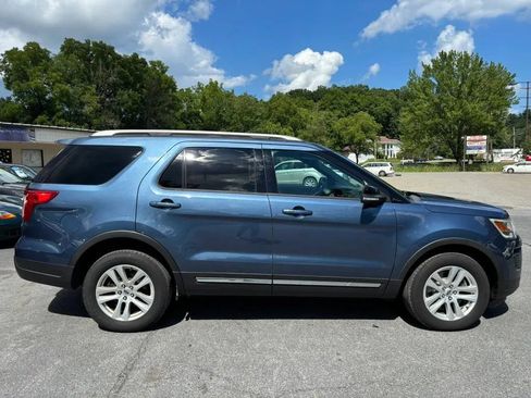 Used 2018 Ford Explorer XLT w/ Equipment Group 202A AWD/4WD image 9
