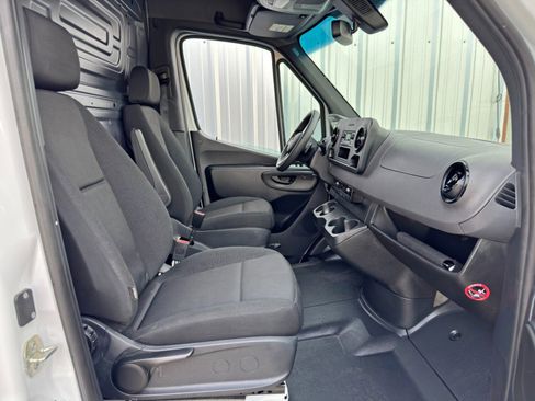 Used 2024 Mercedes-Benz Sprinter 2500 w/ Acoustic Package image 15