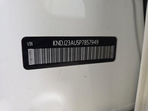 Used 2023 Kia Soul LX w/ LX Technology Package FWD image 31