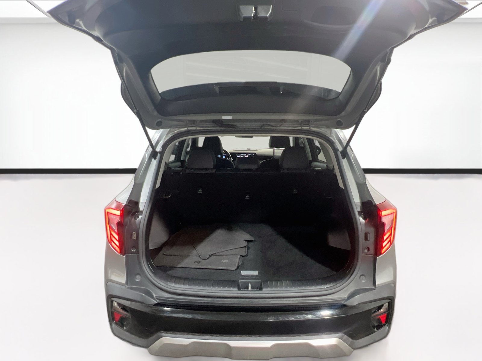 Used 2025 Kia Seltos S FWD image 18