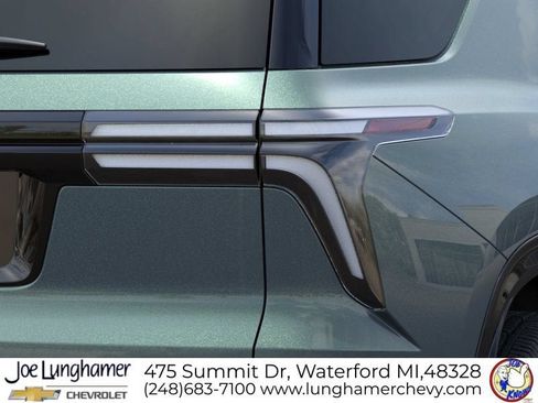 New 2027 Chevrolet Traverse RS w/ LPO, Floor Liner Package AWD/4WD image 12