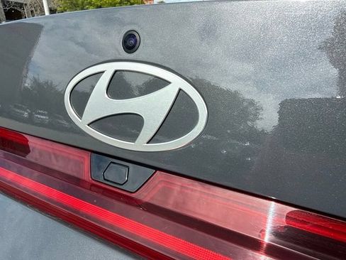 Used 2024 Hyundai Elantra Limited FWD image 18