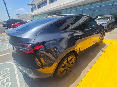 Used 2025 Tesla Model Y Long Range RWD image 7