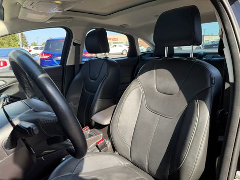 Used 2017 Ford Focus Titanium w/ Titanium Technology Package FWD image 17