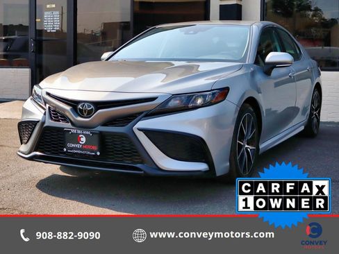 Used 2023 Toyota Camry SE FWD image 1