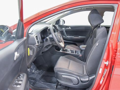 Used 2020 Kia Sportage LX image 2