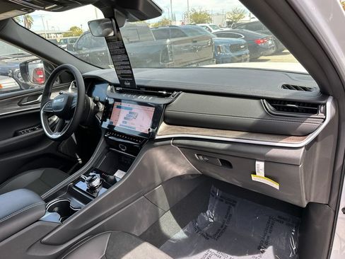 New 2026 Jeep Grand Cherokee L 4WD image 12