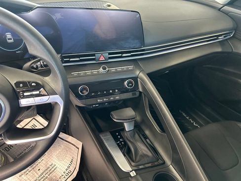Used 2024 Hyundai Elantra SEL FWD image 5