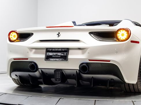 Used 2018 Ferrari 488 Spider image 83
