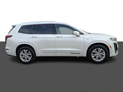Used 2025 Cadillac XT6 Luxury image 7