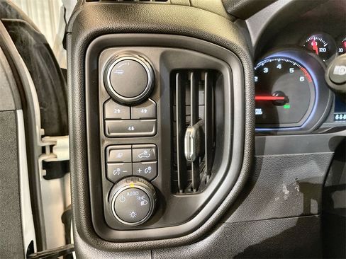 Used 2024 Chevrolet Silverado 2500 Custom w/ Custom Value Package image 17