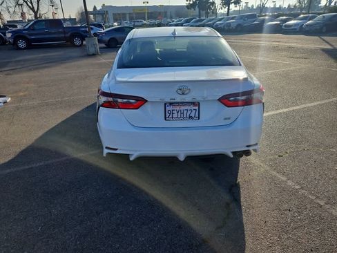 Used 2021 Toyota Camry SE image 6