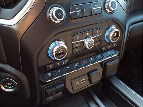 Used 2020 GMC Sierra 3500 AT4 w/ AT4 Premium Package AWD/4WD image 6