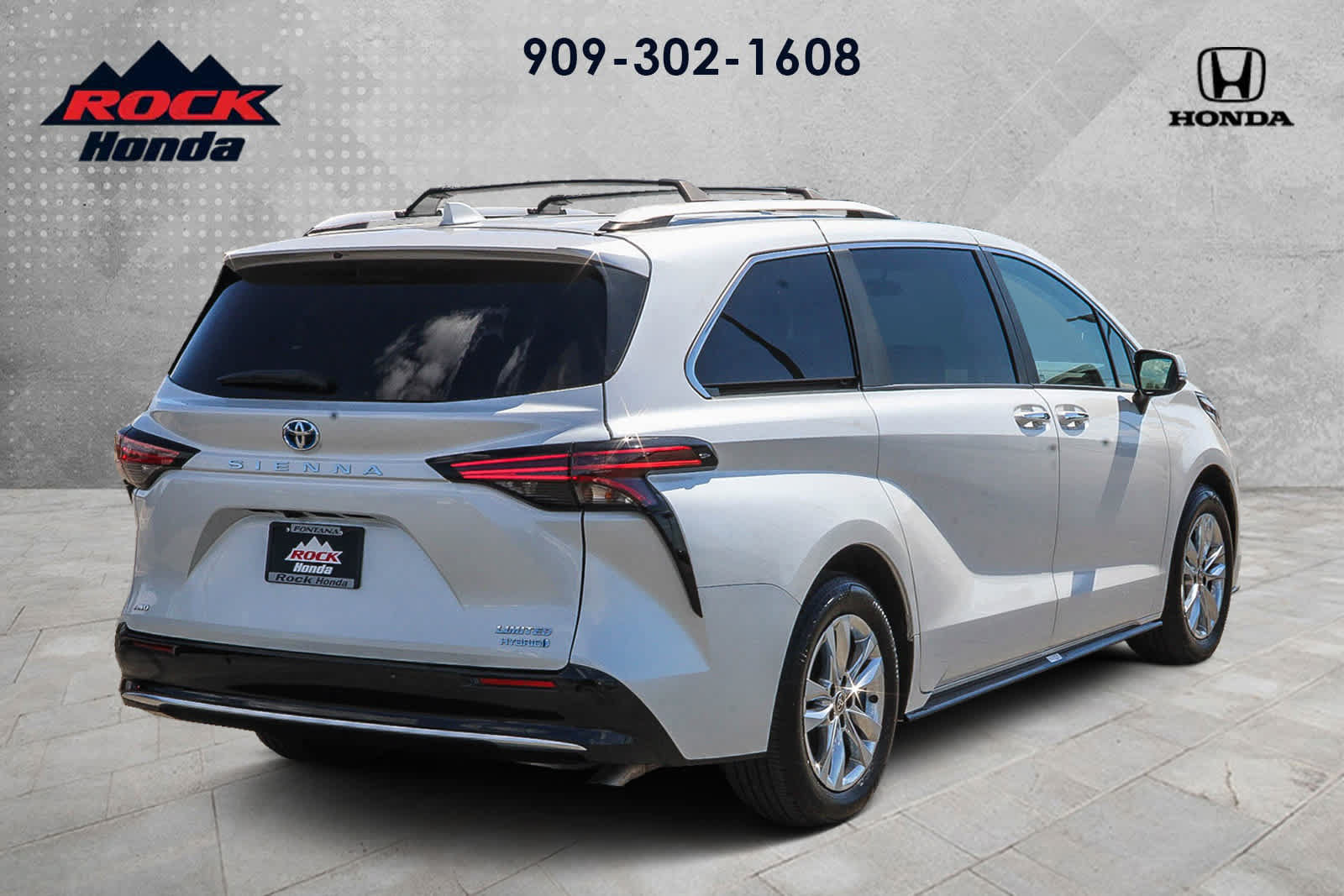 Used 2024 Toyota Sienna Limited AWD/4WD image 6