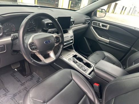 Used 2023 Ford Explorer XLT w/ Equipment Group 202A AWD/4WD image 43